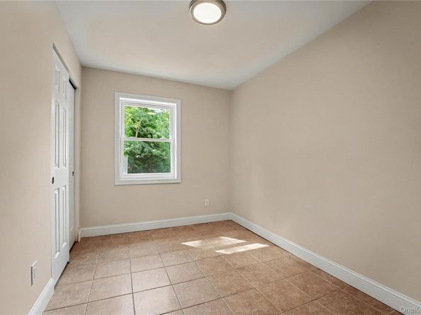 31 Perry Lane, Wheatley Heights NY 11798