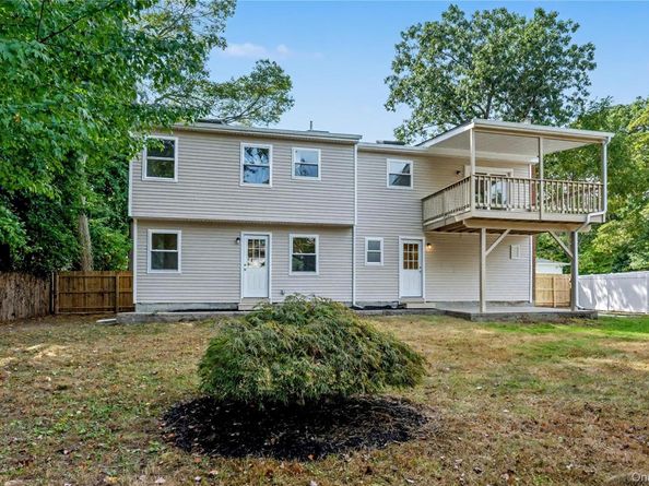 31 Perry Lane, Wheatley Heights NY 11798