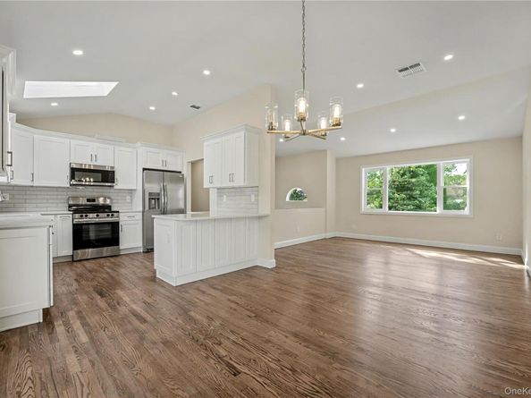 31 Perry Lane, Wheatley Heights NY 11798
