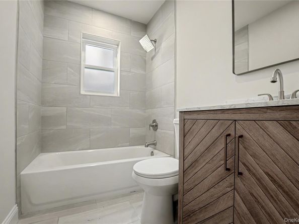 31 Perry Lane, Wheatley Heights NY 11798