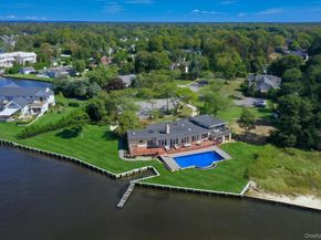 10 Great Cove Lane, Islip NY 11751
