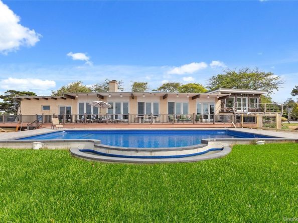 10 Great Cove Lane, Islip NY 11751