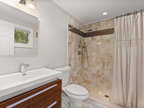 10 Great Cove Lane, Islip NY 11751