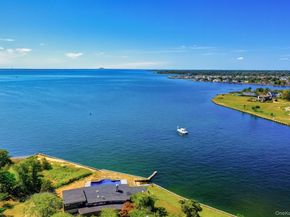 10 Great Cove Lane, Islip NY 11751