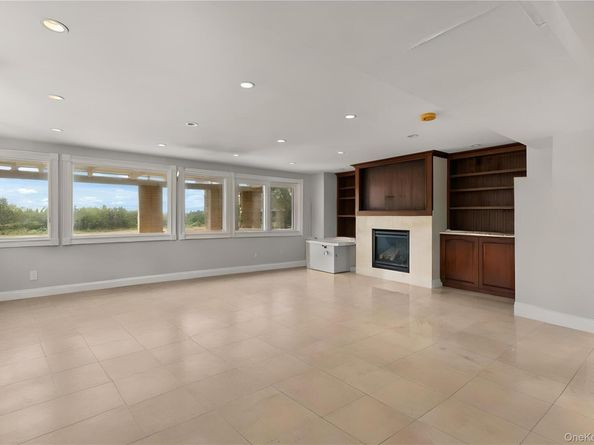 10 Great Cove Lane, Islip NY 11751