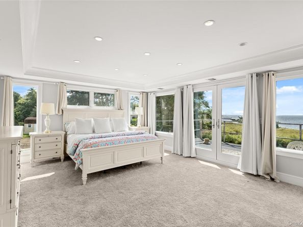 10 Great Cove Lane, Islip NY 11751