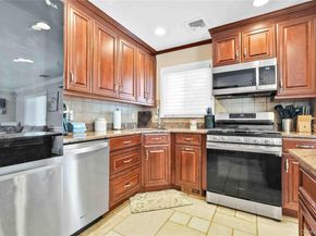 2 Amherst Lane, Smithtown NY 11787