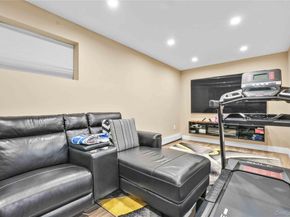 2 Amherst Lane, Smithtown NY 11787