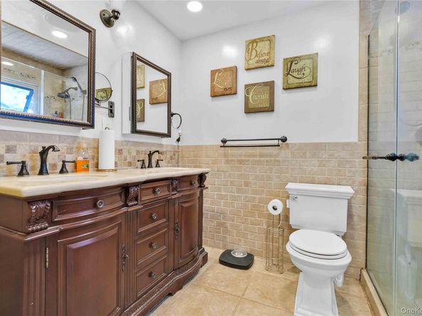 2 Amherst Lane, Smithtown NY 11787