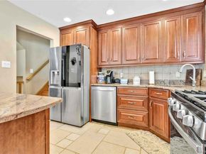 2 Amherst Lane, Smithtown NY 11787