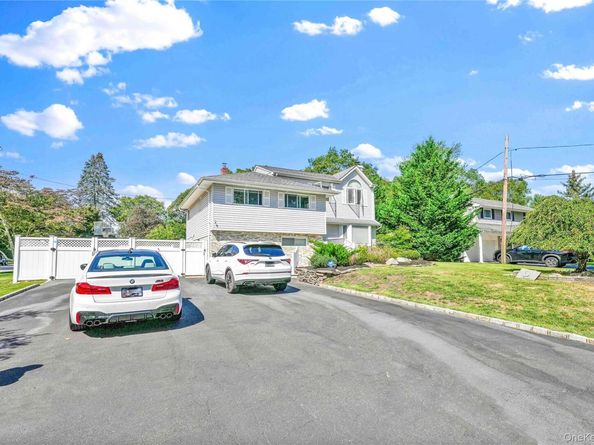 2 Amherst Lane, Smithtown NY 11787