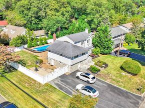2 Amherst Lane, Smithtown NY 11787