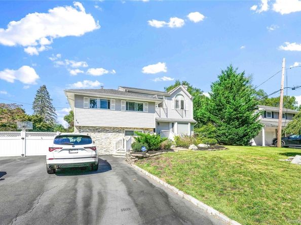 2 Amherst Lane, Smithtown NY 11787