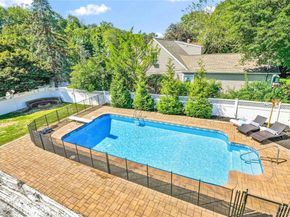2 Amherst Lane, Smithtown NY 11787