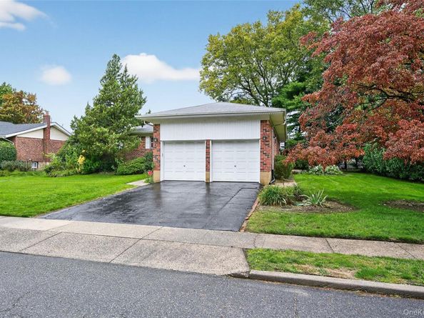 32 Rockland Drive, Jericho NY 11753