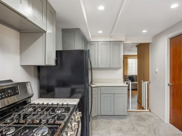 67-72 78th Street, Middle Village NY 11379