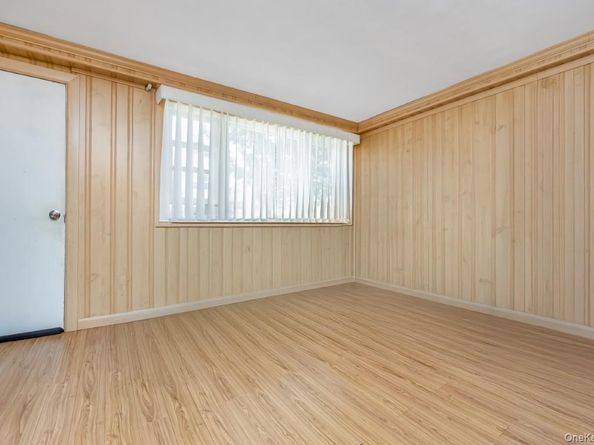 67-72 78th Street, Middle Village NY 11379
