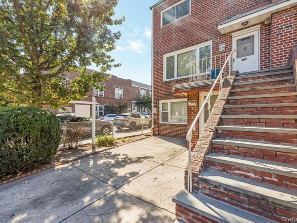 67-72 78th Street, Middle Village NY 11379