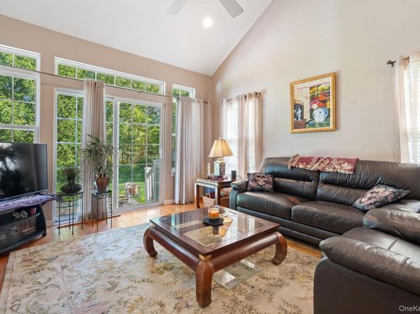 10 Gettysburg Drive, Port Jefferson Station NY 11776