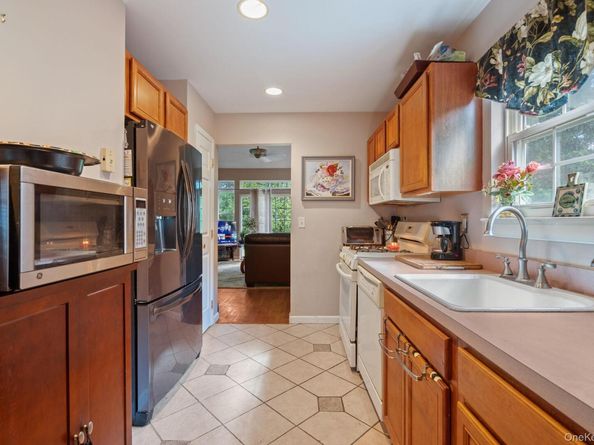 10 Gettysburg Drive, Port Jefferson Station NY 11776