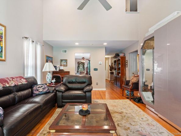 10 Gettysburg Drive, Port Jefferson Station NY 11776