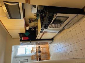 241-20 Northern Boulevard 3H, Douglaston NY 11362