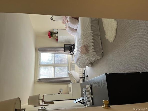 241-20 Northern Boulevard 3H, Douglaston NY 11362