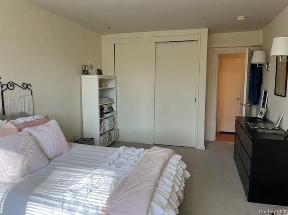 241-20 Northern Boulevard 3H, Douglaston NY 11362