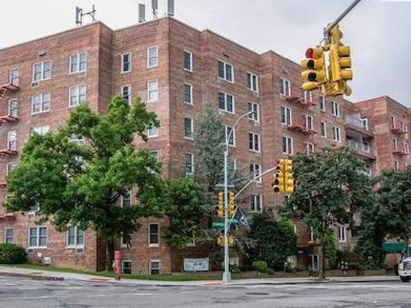 241-20 Northern Boulevard 3H, Douglaston NY 11362