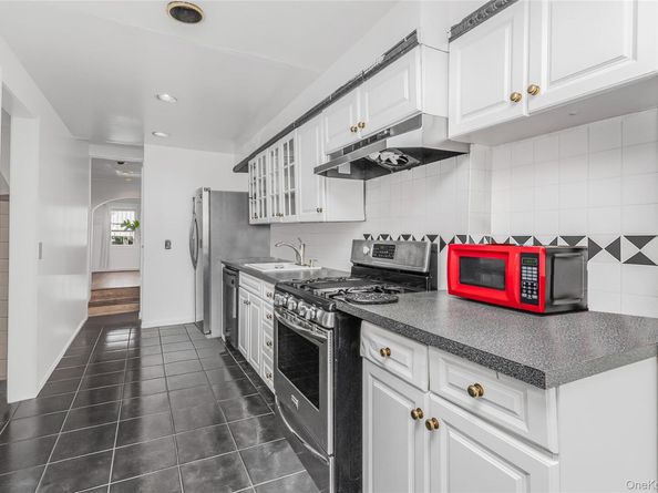3212 Fish Avenue, Bronx NY 10469