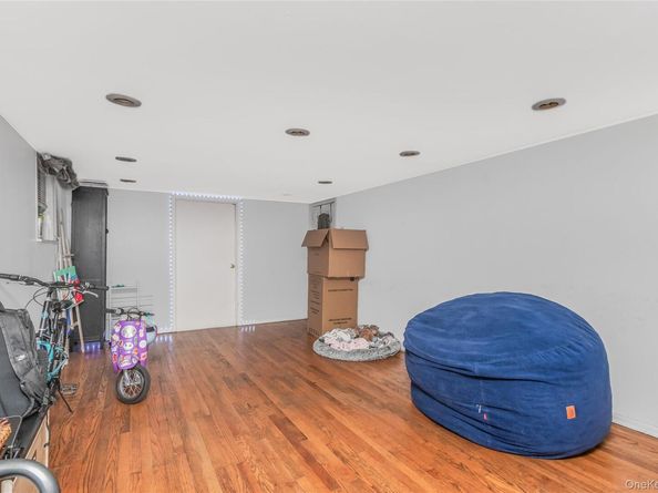 3212 Fish Avenue, Bronx NY 10469