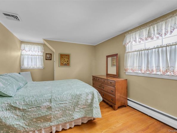 21 Farragut Road, Old Bethpage NY 11804