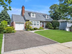 21 Farragut Road, Old Bethpage NY 11804