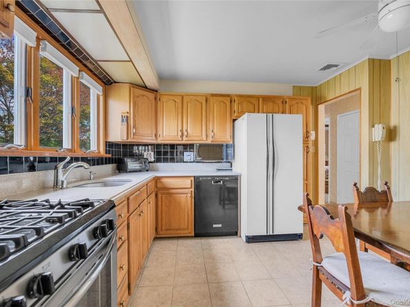 21 Farragut Road, Old Bethpage NY 11804