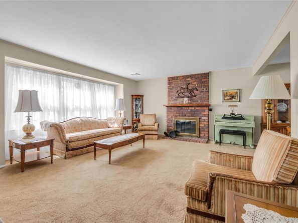 21 Farragut Road, Old Bethpage NY 11804