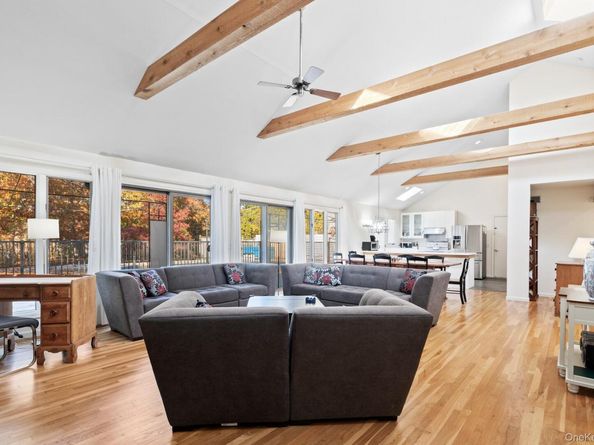 4 Evelyn Court, Westhampton NY 11978