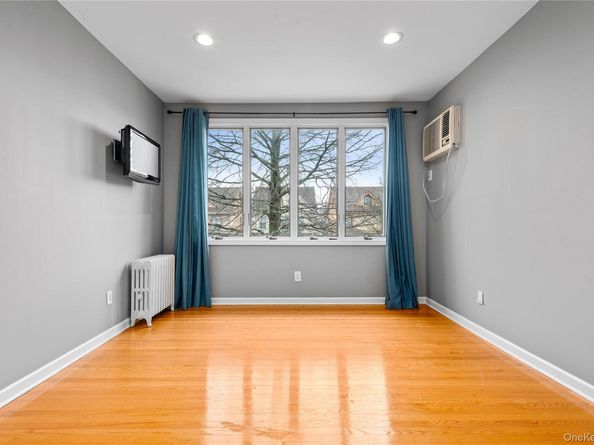 8921 Aubrey Avenue, Glendale NY 11385