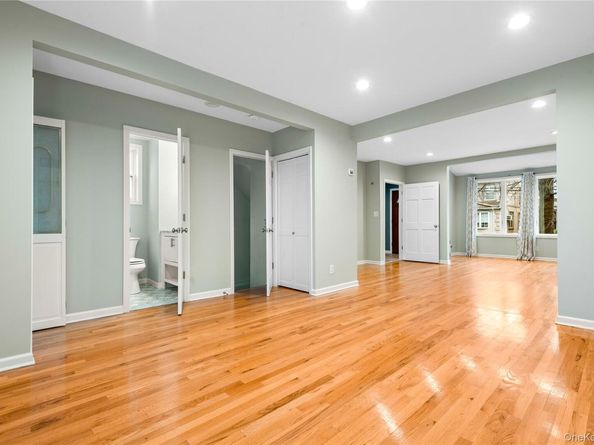 8921 Aubrey Avenue, Glendale NY 11385