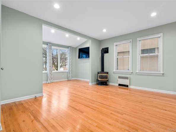 8921 Aubrey Avenue, Glendale NY 11385