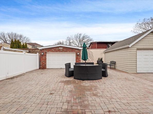 8921 Aubrey Avenue, Glendale NY 11385