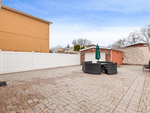 8921 Aubrey Avenue, Glendale NY 11385