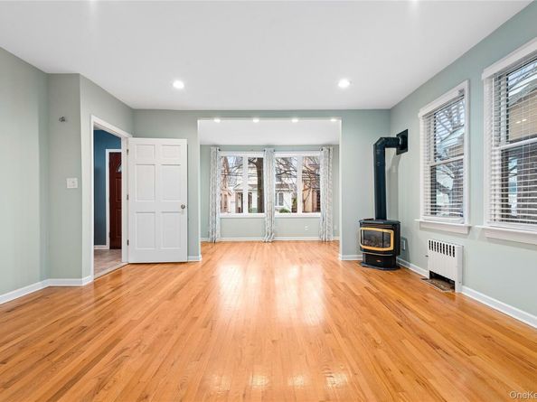 8921 Aubrey Avenue, Glendale NY 11385