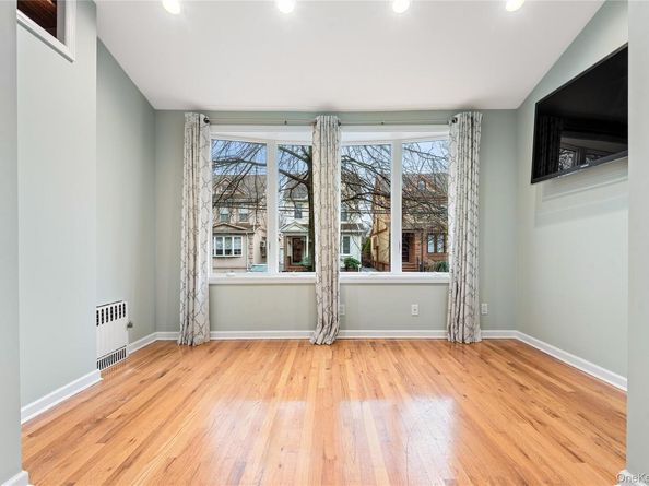 8921 Aubrey Avenue, Glendale NY 11385