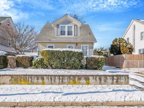 36 Frost Pond Road, Glen Cove NY 11542