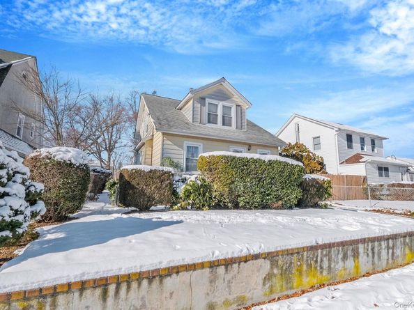 36 Frost Pond Road, Glen Cove NY 11542