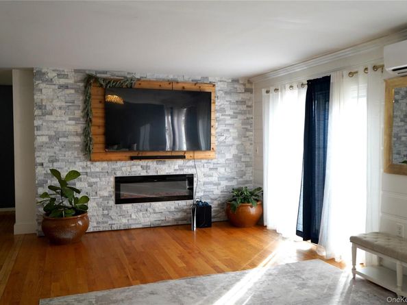 4 Manor Hills Drive, Manorville NY 11949