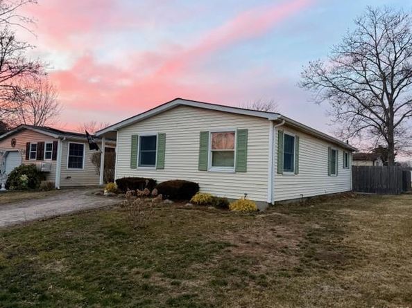 42 Village Circle S, Manorville NY 11949