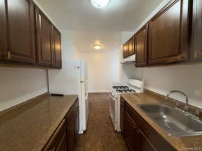 114-20 Queens Boulevard E 8, Forest Hills NY 11375