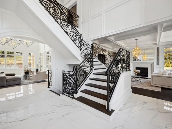 24 Landview Drive, Dix Hills NY 11746