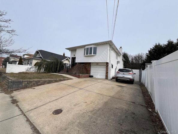 630 S Wellwood Avenue, Lindenhurst NY 11757